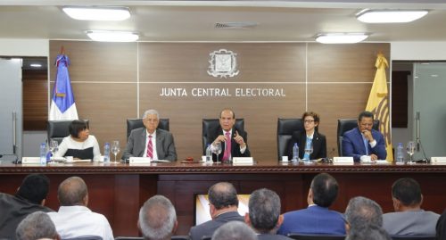 JCE elimina arrastre de senadores en 26 provincias; convención 10 y 27 octubre