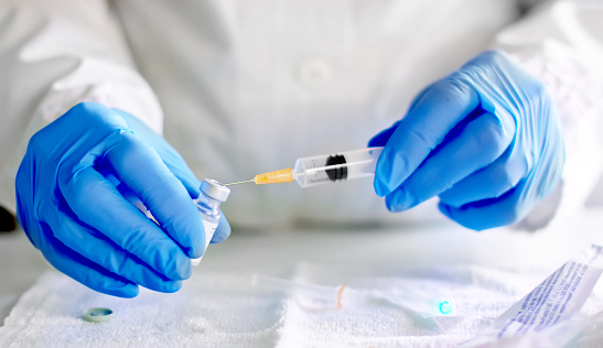 EE.UU. pacta con Pfizer compra 100 millones dosis vacunas de COVID-19