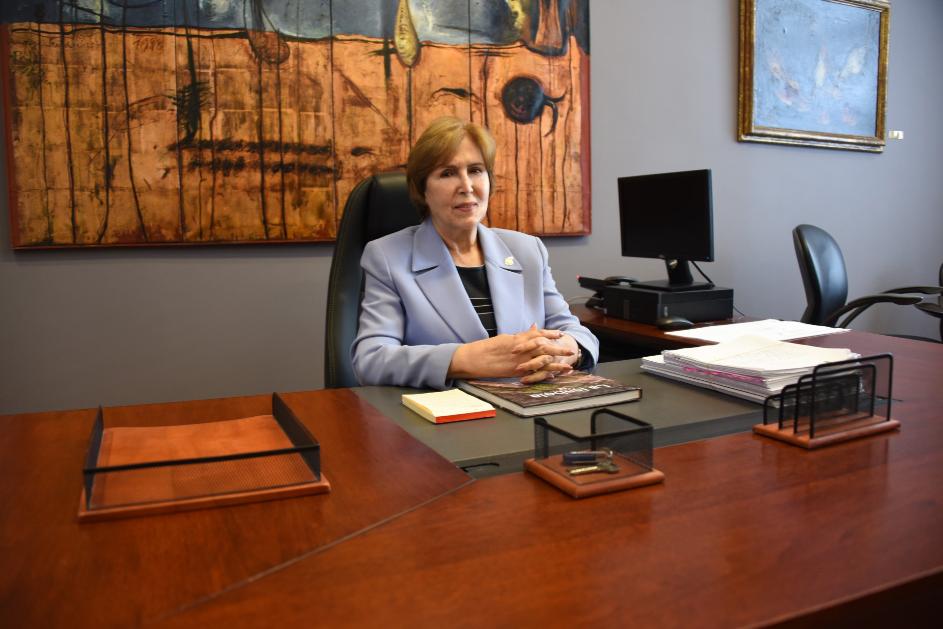 La profesora Carmen Heredia toma posesión como ministra de Cultura