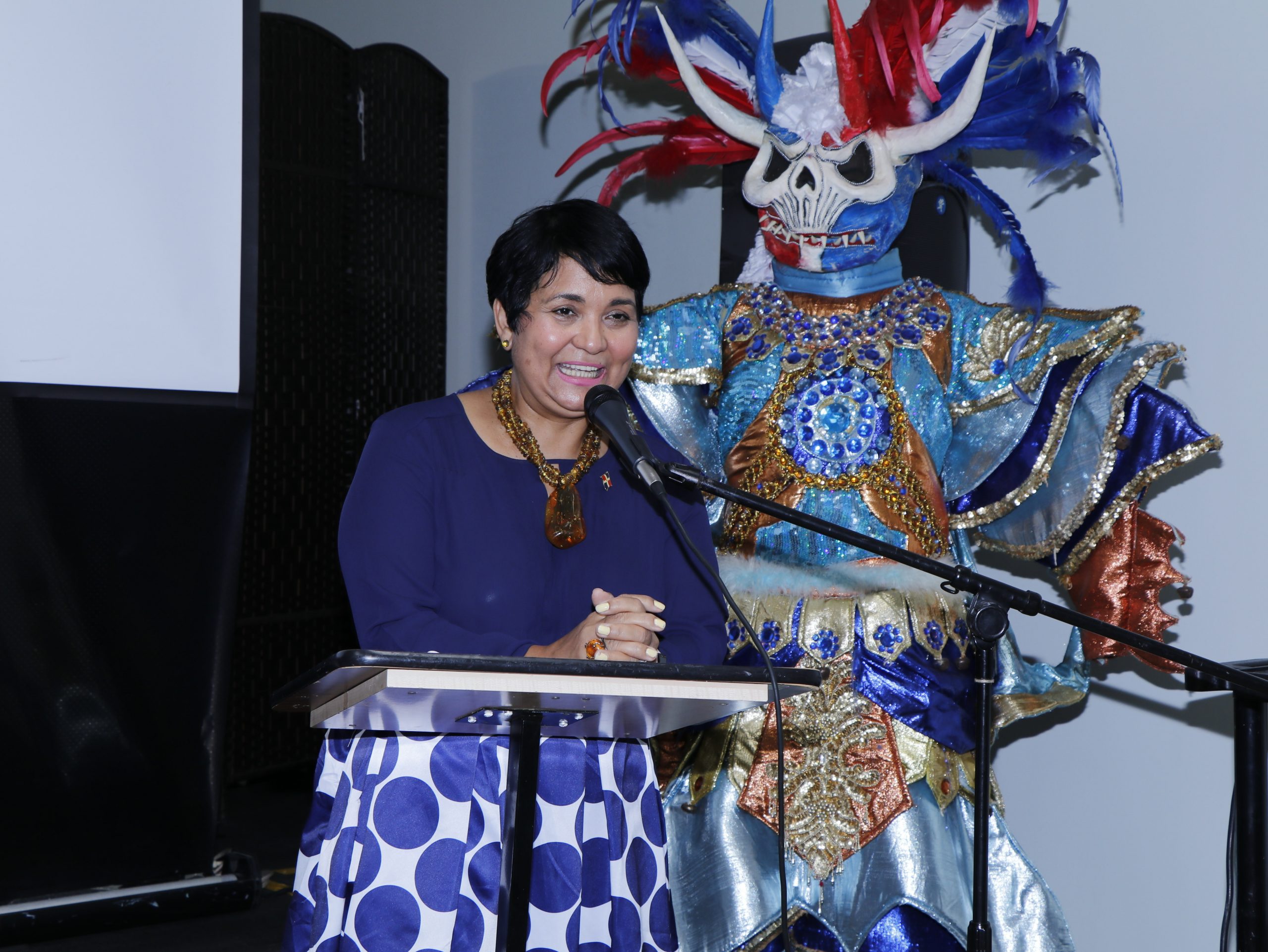 Comisionado Dominicano de Cultura reúne a folcloristas, gestores culturales y artesanos en Un Café por la Cultura