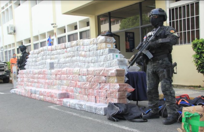 Hallan casi 2 toneladas de cocaína en Haina en barco que venía de Colombia
