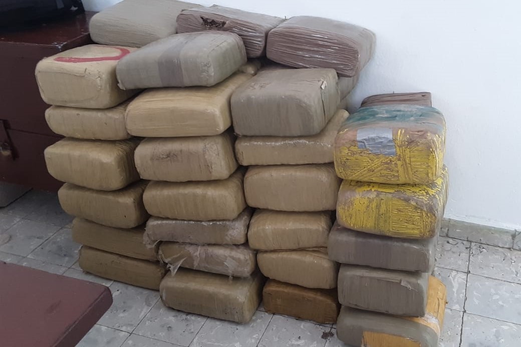 Piden prisión preventiva contra hombre atrapado con 50 paquetes de droga en Las Matas de Farfán