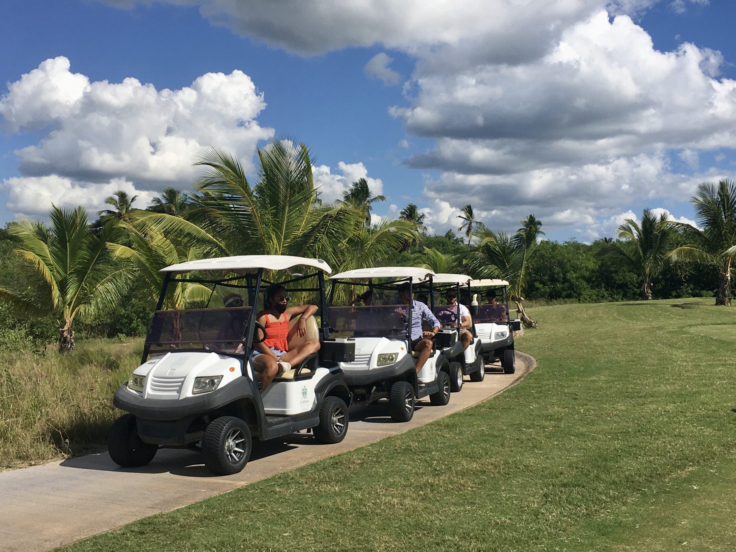 Sarah Medina afirma el país continúa recuperando la normalidad del turismo en el  4to aniversario de la agencia Palmera Tours con el evento Golf & Beach Santo Domingo