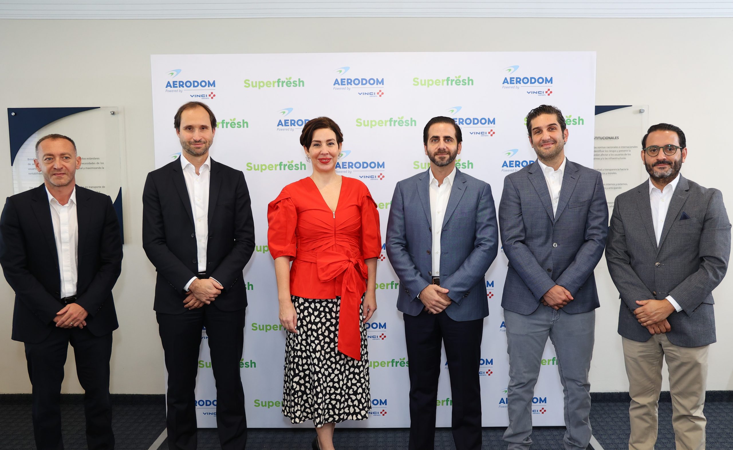 AERODOM y SuperFresh Group firman acuerdo para establecer Plaza Gastronómica en el AILA