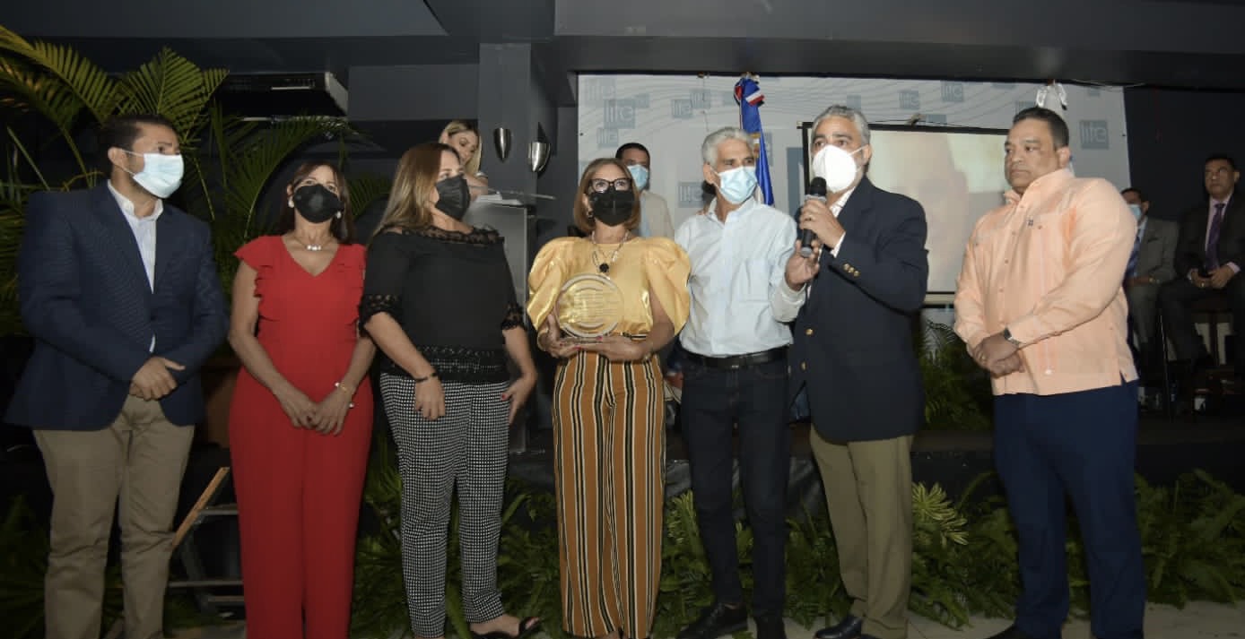 La ONDA celebra conversatorio sobre derecho de Autor en La Vega; reconoce a artistas y escritores