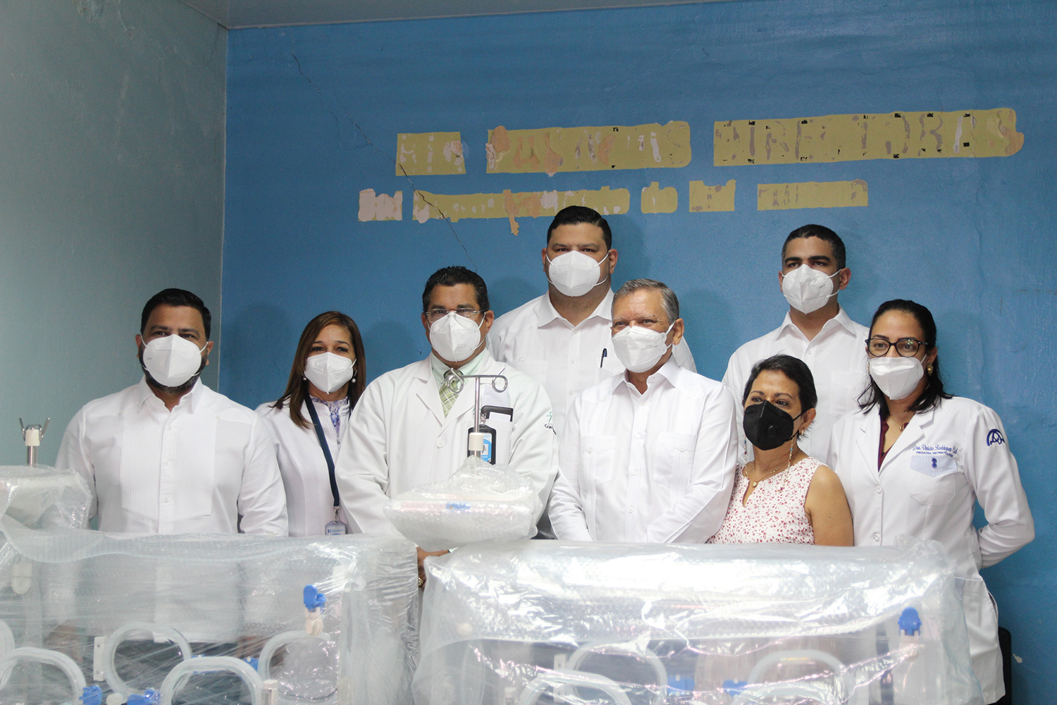 Fundación Refidomsa dona 4 incubadoras al hospital presidente Estrella Ureña de Santiago