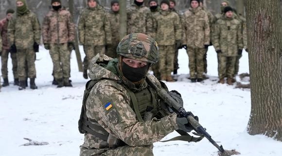 Alemania pide a sus ciudadanos abandonar Ucrania “con urgencia”