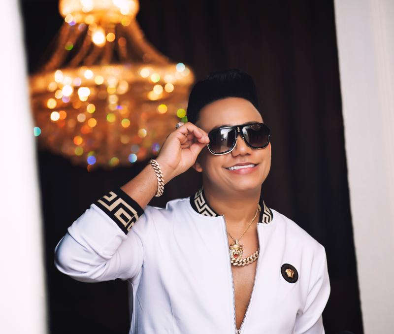 Elvis Martínez “El Jefe” feliz por cantar en Premio Lo Nuestro