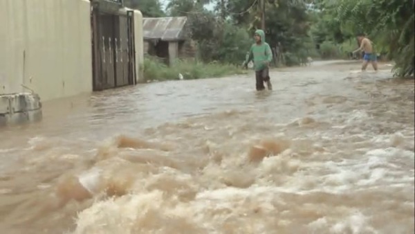Las lluvias continúan y obligan el desplazamiento de 7,975 personas