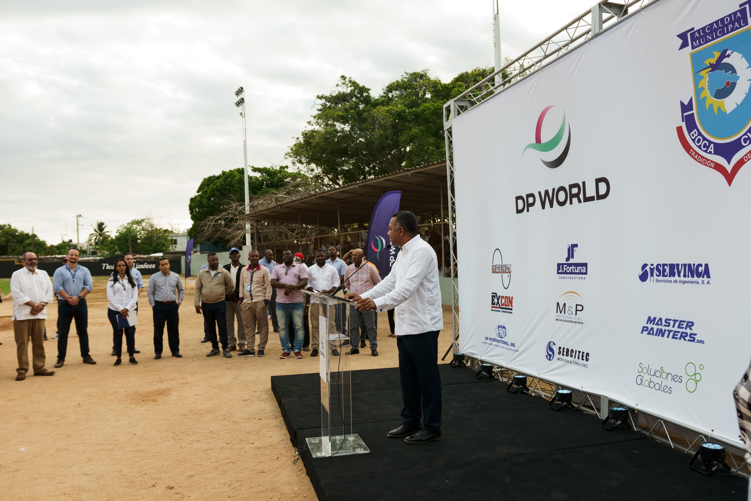 DP World entrega proyecto de infraestructura eléctrica del play Wilfredo Echavarría al Municipio de Boca Chica.