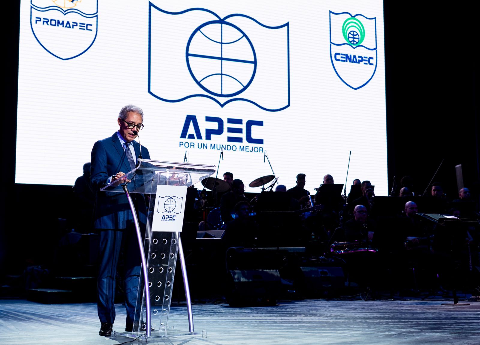 Grupo APEC celebró en grande aniversario de PROMAPEC Y CENAPEC en el Teatro Nacional