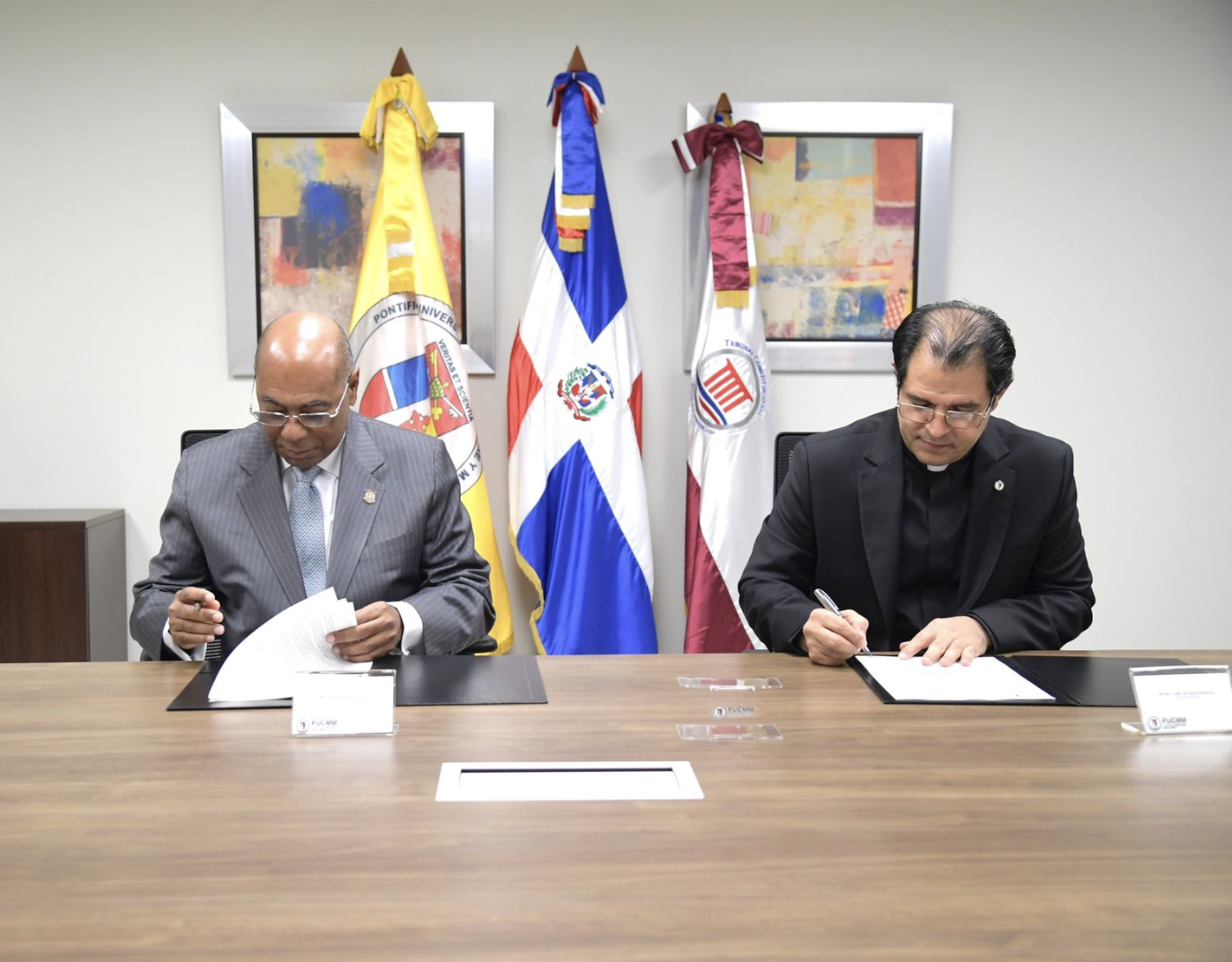 TC y PUCMM firman acuerdo de colaboración para promoción de estudios constitucionales