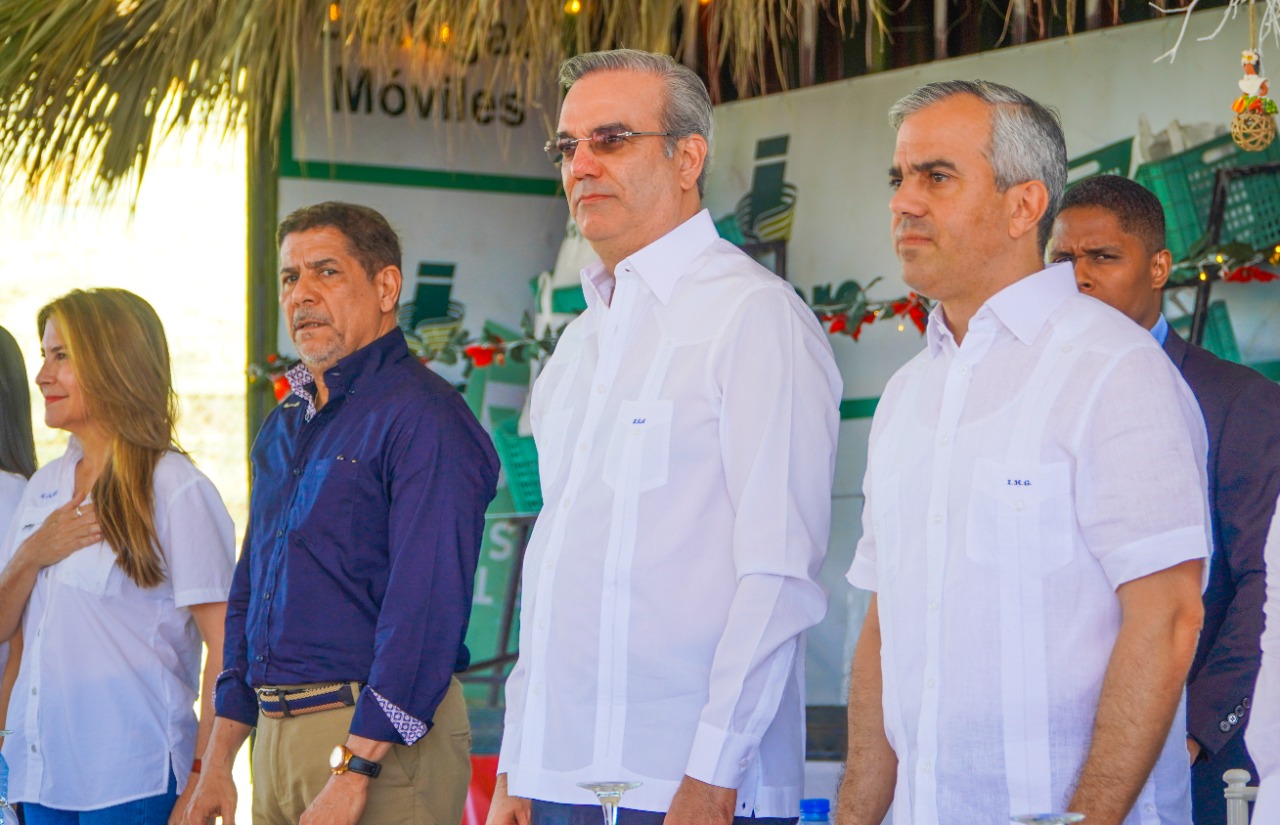 Presidente Luis Abinader encabeza inicio de las Grandes Ferias “Navidad del Cambio con el Inespre”