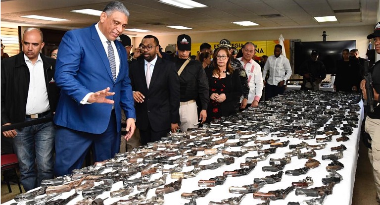 Ministerio Interior dice sacaron de las calles 503 armas de fuego