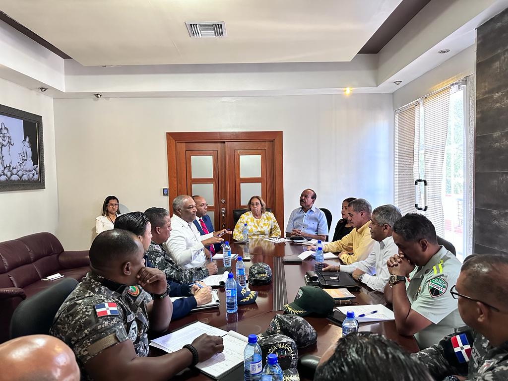 Realizan primera mesa trabajo concretizar la Estrategia Integral de Seguridad Ciudadana ‘’Mi País Seguro” en municipio San Cristóbal