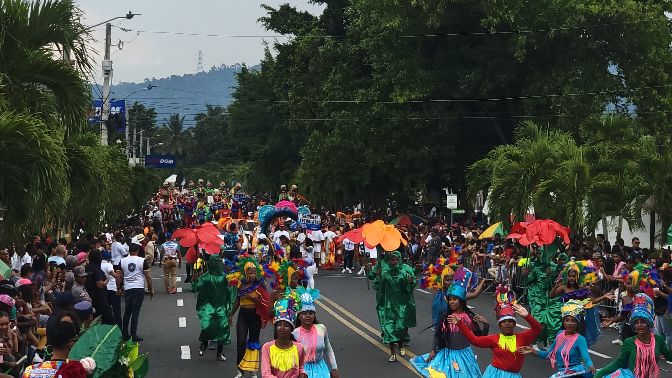 Bonao se convirtió en la capital del desfile regional celebrando junto a El Torito  el cierre de su carnaval.