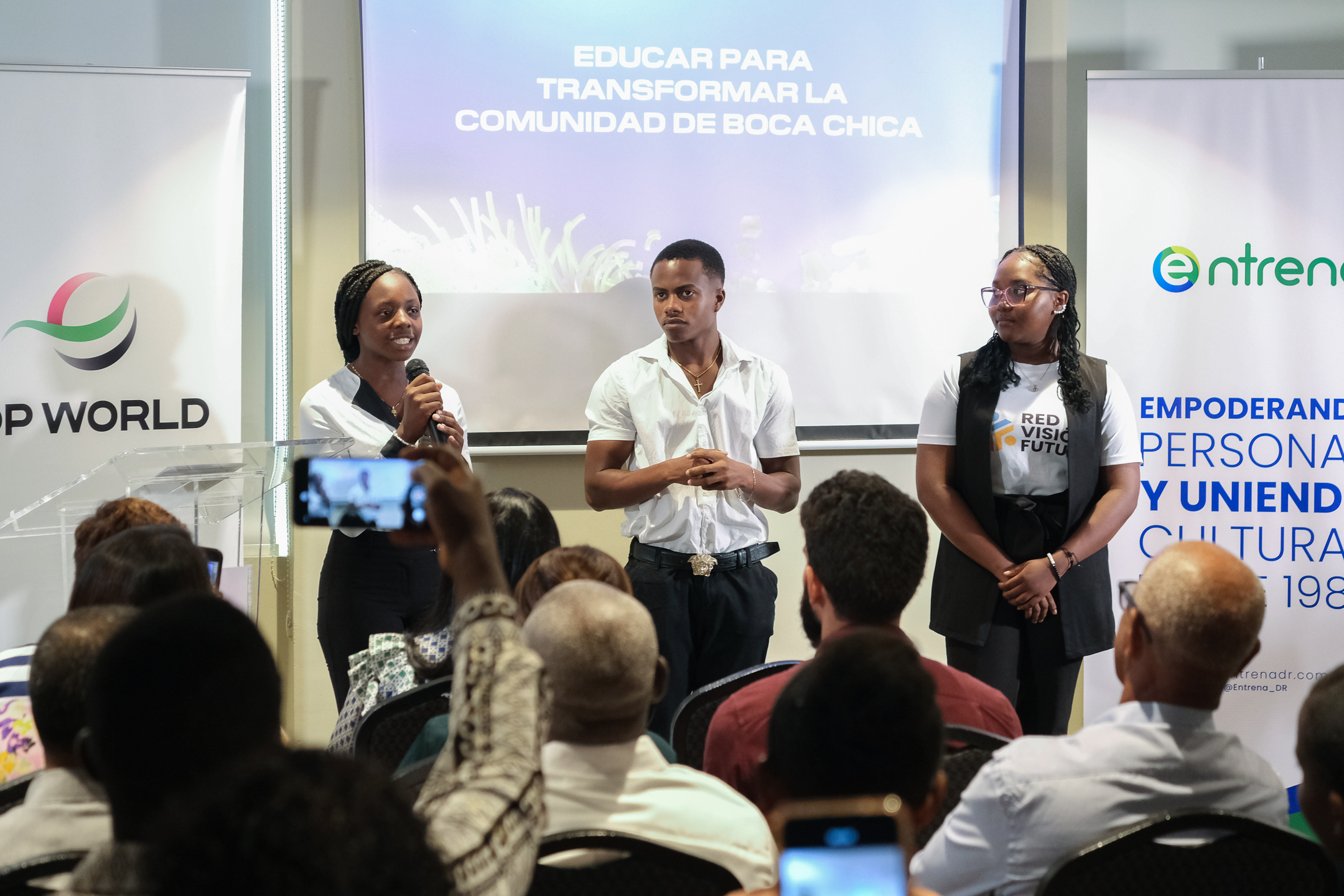 DP World Dominicana contribuye al desarrollo de 3,556 jóvenes de Boca Chica a través de Visión Futuro