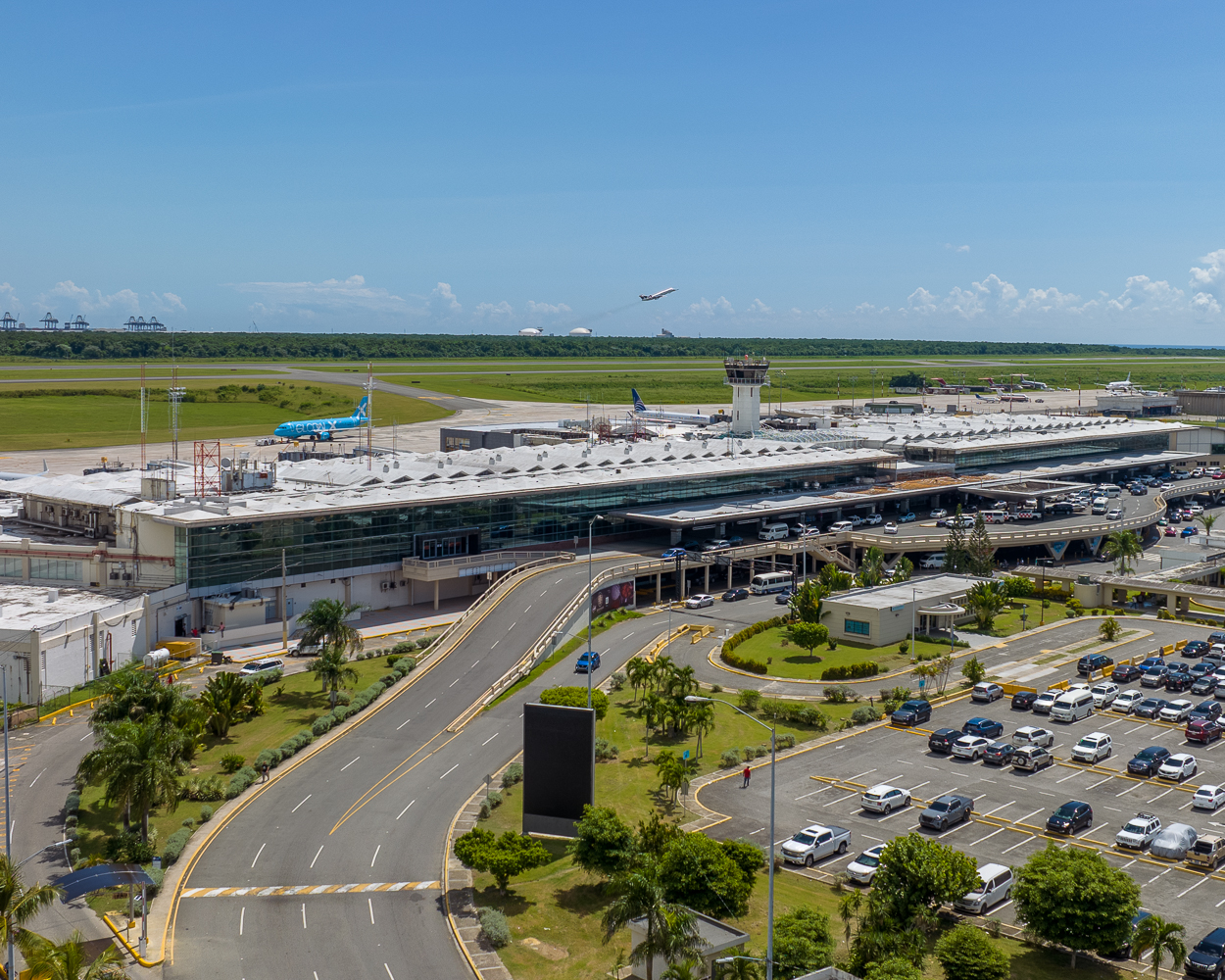 AERODOM aclara ajuste por inflación a tarifas aeroportuarias, autorizado por la Comisión Aeroportuaria