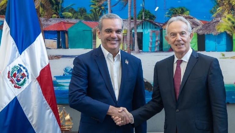 Blair se reúne con Abinader para tratar crisis con Haití sobre canal